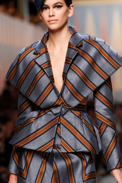Look 1